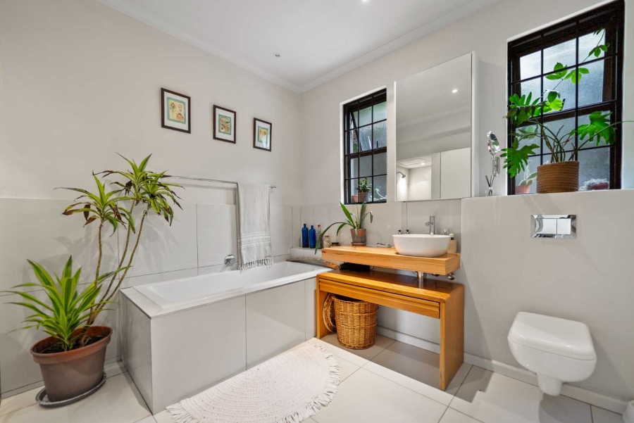 2 Bedroom Property for Sale in Vredehoek Western Cape